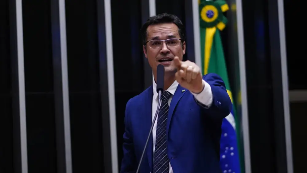 Deltan pode lançar esposa ao Senado se tiver candidatura negada