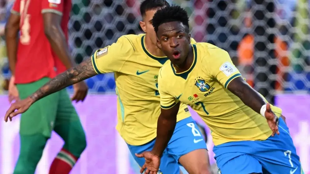 Empate expõe erros de Ancelotti; Vini Jr salva Brasil