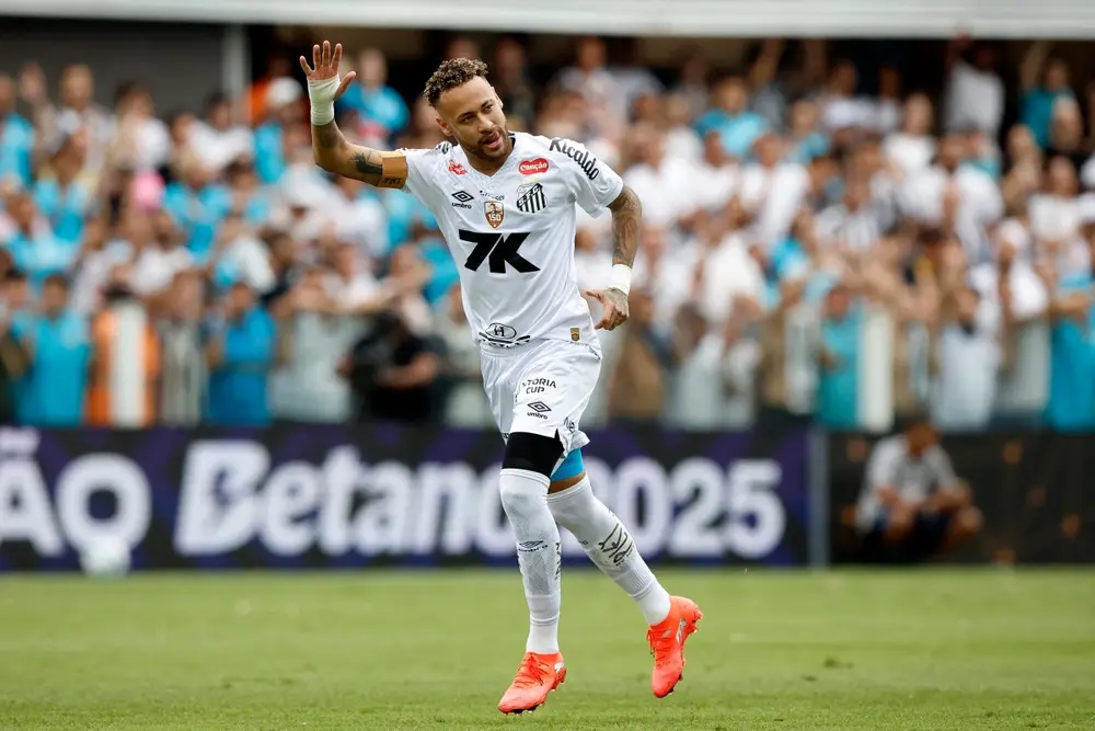Neymar marca, Santos vence Bragantino e deixa o Z4