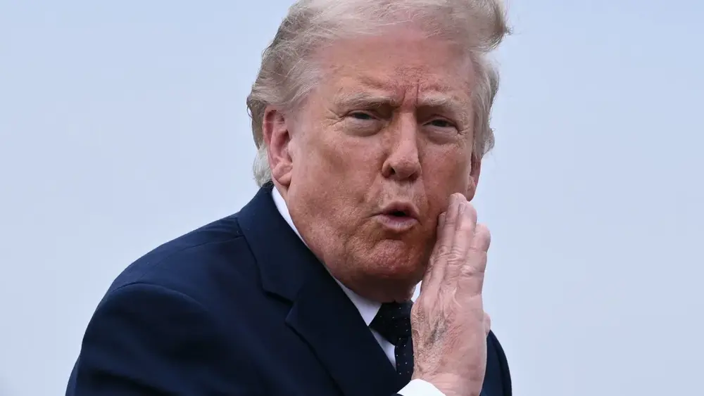 Trump veta eleições na Venezuela e elogia líder interina